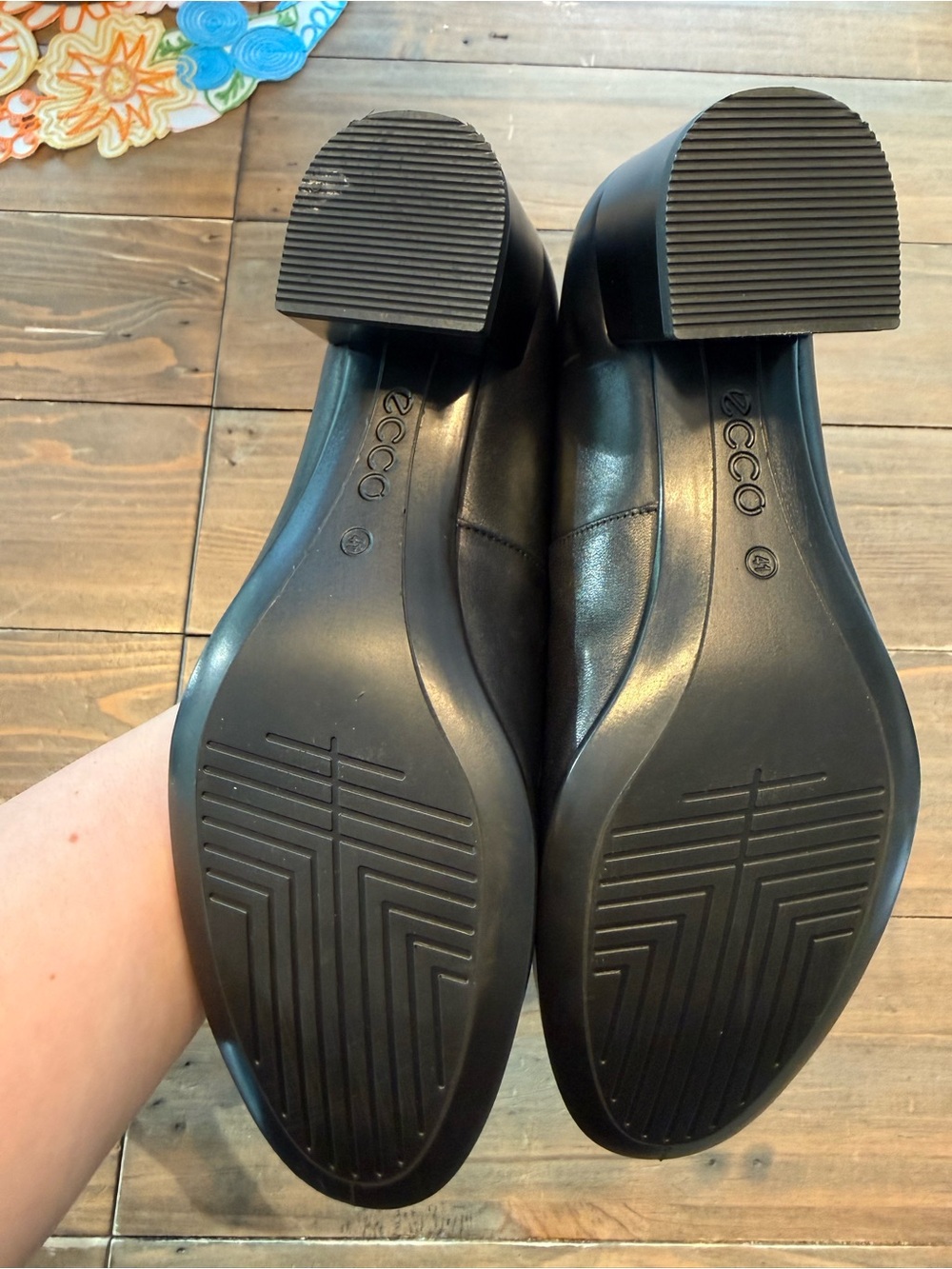 Ecco Black Rounded Toe Leather Heels - Picture 2 of 5